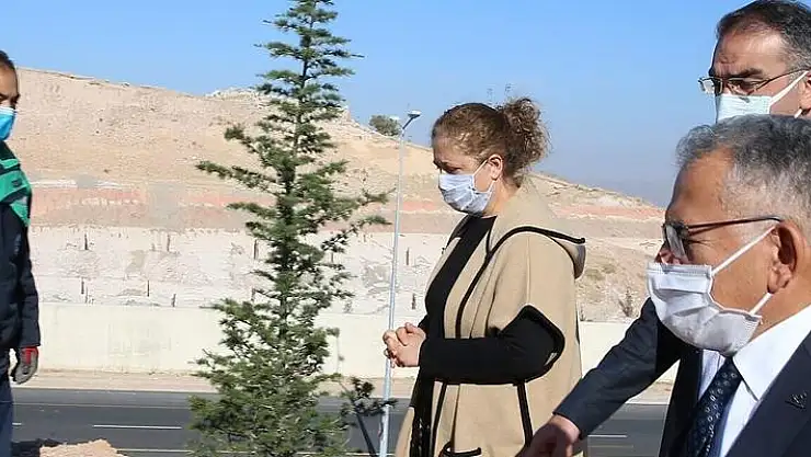 BÜYÜKŞEHİR BELEDİYESİ, 100 BİN FİDANI TOPRAKLA BULUŞTURUYOR