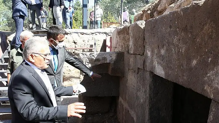 BÜYÜKŞEHİR, SELÇUKLU ESERİ TÜRBEYİ 40 GÜNDE GÜN YÜZÜNE ÇIKARDI