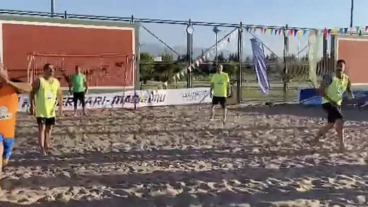 BÜYÜKŞEHİR'DEN BİR İLK: DENİZİ OLMAYAN KAYSERİ'DE PLAJ FUTBOLU