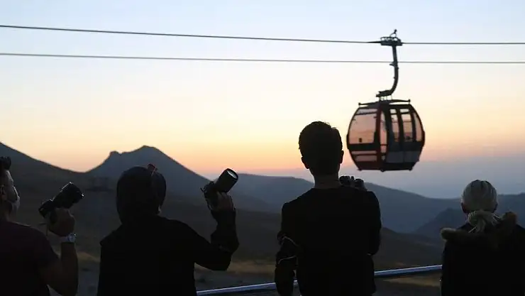 BÜYÜKŞEHİR'DEN 'ERCİYES ASTRO FOTOĞRAFÇILIK' HİZMETİ