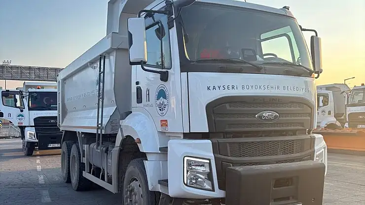 BÜYÜKŞEHİR'İN 500 MİLYON TL'LİK YENİ İŞ MAKİNELERİ GÖRÜCÜYE ÇIKIYOR