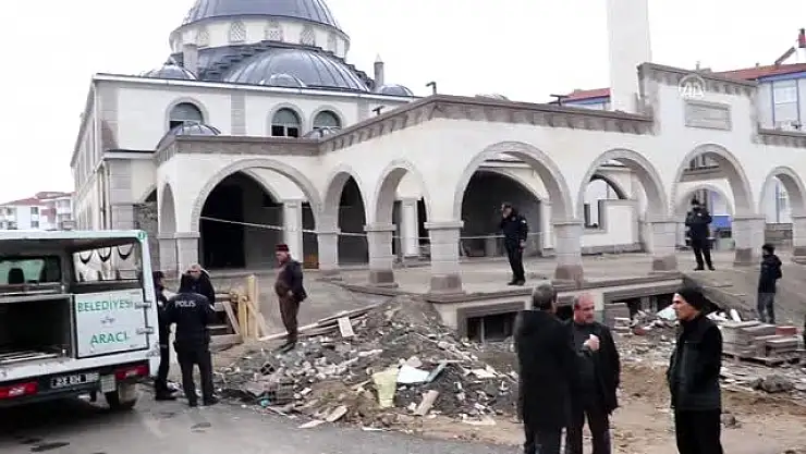 CAMİDE BOĞAZI KESİLMİŞ OLARAK BULUNDU