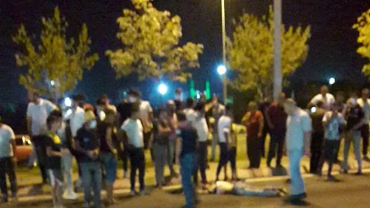 ÇARPTIĞI MOTOSİKLETLİYİ 200 METRE SÜRÜKLEDİ