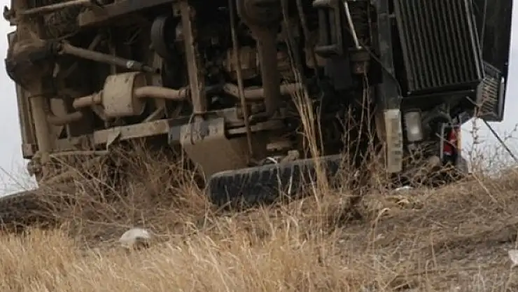 ÇATAK'TA ASKERİ ARAÇ DEVRİLDİ: 6 YARALI