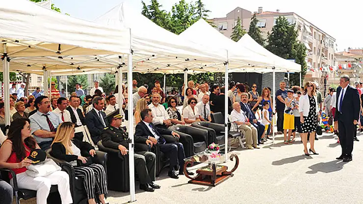 CHP'li başkandan, AK Parti ilçe başkanının ödül vermesine tepki