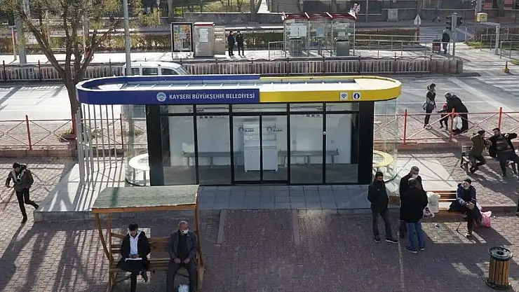 ÇOK FONKSİYONLU OTOBÜS DURAĞINDA WC HİZMETİ