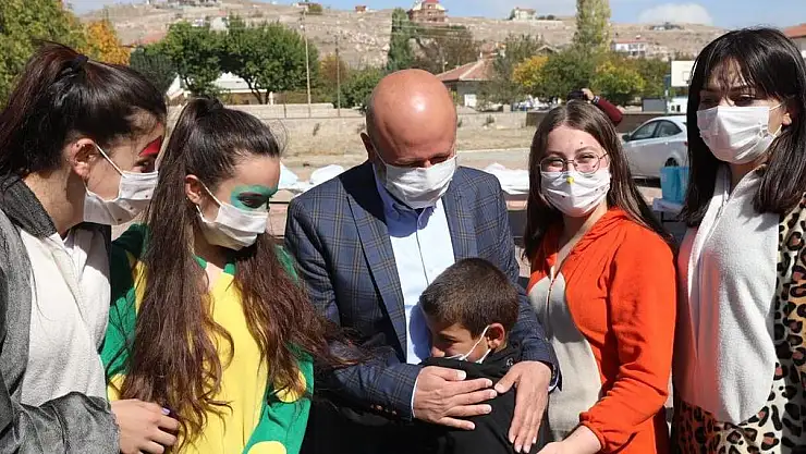 ÇOLAKBAYRAKDAR: 'ÇOCUKLARIMIZI MUTLU ETMEK İÇİN ÇALIŞIYORUZ'