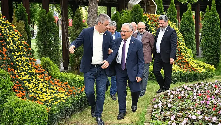 ÇOPUROĞLU'NDAN ÖZEL'İN 'BORÇ' İDDİASINA YANIT: 'ÇAMUR AT İZİ KALSIN'