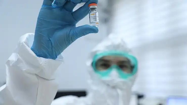 COVİD-19 AŞISININ ANALİZLERİ SAĞLIK BAKANLIĞI LABORATUVARLARINDA YAPILIYOR