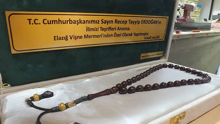 CUMHURBAŞKANI ERDOĞAN İÇİN VİŞNE MERMERİNDEN 'TESPİH' YAPTI