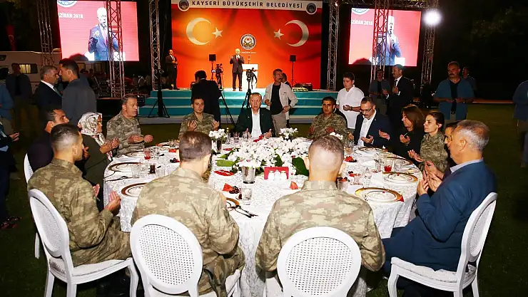 Cumhurbaşkanı Erdoğan Kayseri'de asker ve şehit aileleri ile iftar yaptı