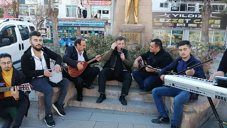 'DANDİNİ DANDİNİ ETTİNİZ ' ŞARKISI SOSYAL MEDYAYI SALLADI