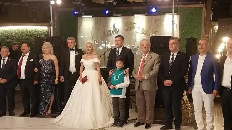 DAVUT VE ASLI ÇİFTİ DÜNYA EVİNE GİRDİ