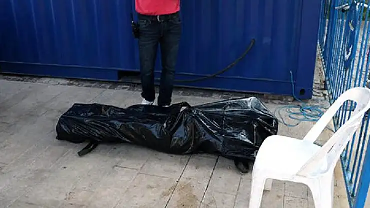 Denizde ,boynundan kelepçelenmiş ceset bulundu