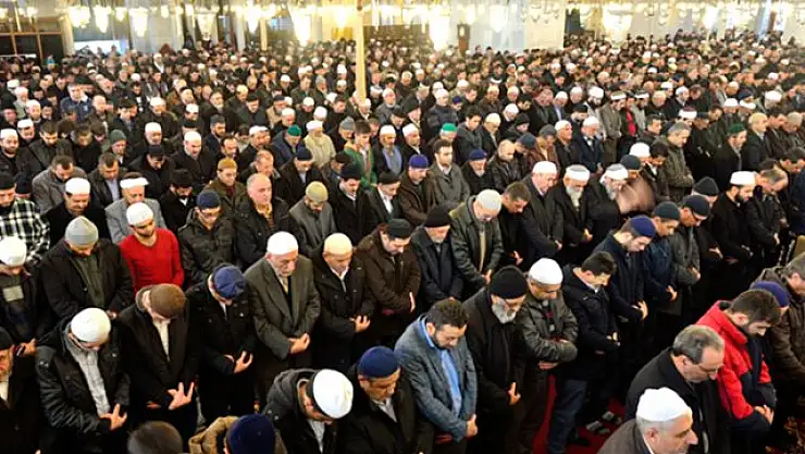 DİYANET AÇIKLADI: TERAVİH NAMAZI FERDİ OLARAK KILINABİLİR