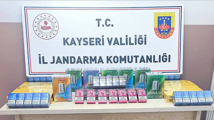 Durdurulan tırda kaçak çay ve tütün ele geçirildi