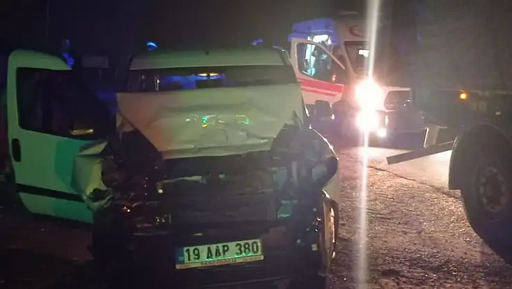 EHLİYETSİZ VE ALKOLLÜ SÜRÜCÜ KAZA YAPTI: 5 YARALI