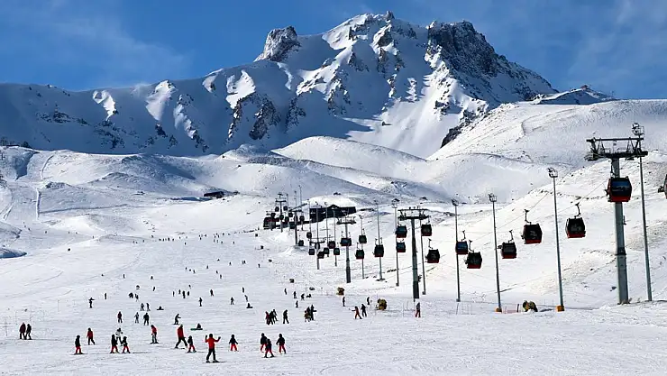 ERCİYES KAYAK MERKEZİ'NDE FİYATLAR ATEŞ PAHASI