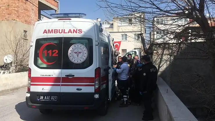 ERKEN UYANARAK AİLESİNİ ÖLÜMDEN KURTARDI