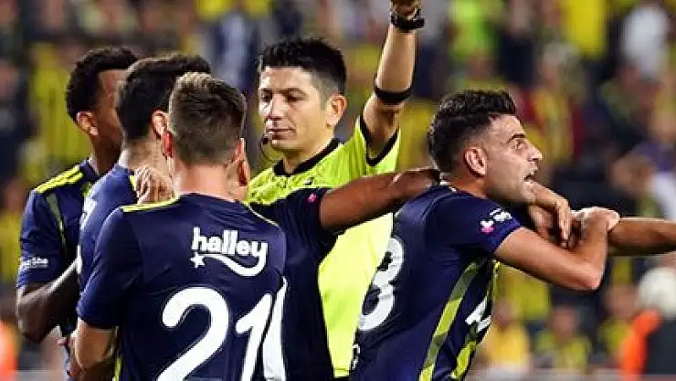 ERSUN YANAL 3 FUTBOLCUNUN ÜSTÜNÜ ÇİZFDİ