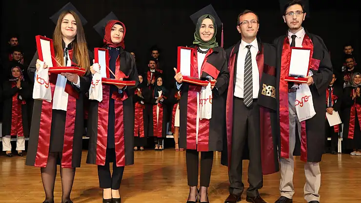 ERÜ Eczacılık Fakültesi'nde Mezuniyet Coşkusu