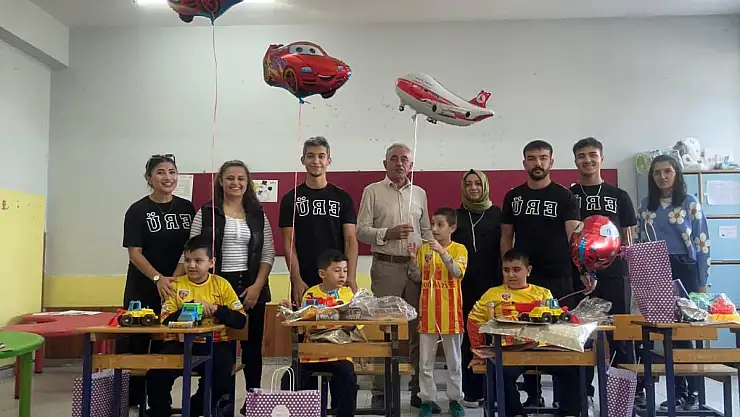 ERÜ ÖĞRENCİLERİNDEN, ÖZEL GEREKSİNİMLİ ÖĞRENCİLER İÇİN TAKDİR TOPLAYAN PROJE