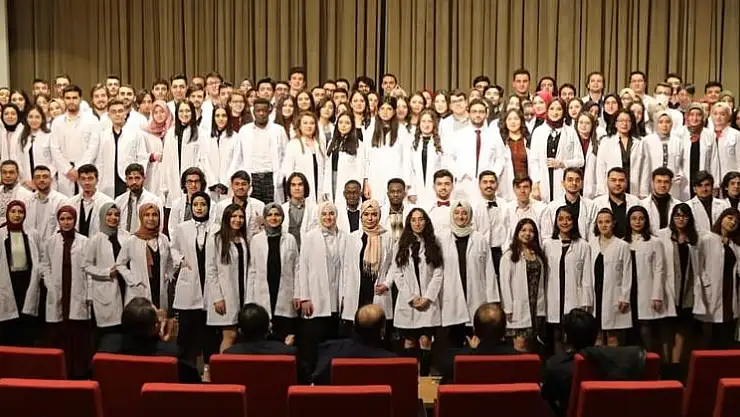 ERÜ'DE 14 MART TIP BAYRAMI KUTLANDI