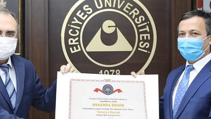 ERÜ'YE TURUNCU BAYRAK BELGESİ VERİLDİ