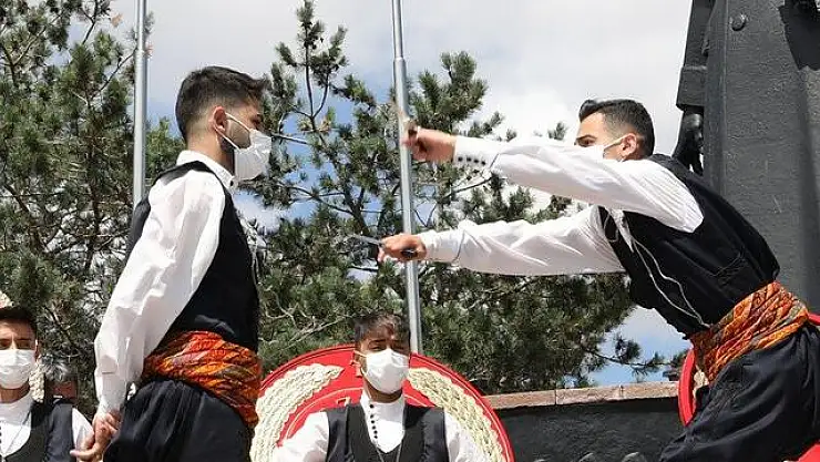 ERZURUM KONGRESİ'NİN 102. YIL DÖNÜMÜ COŞKUYLA KUTLANDI