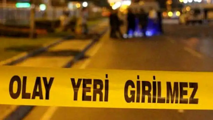 EŞİNİ ÖLDÜRDÜ,BİRLİKTE YAŞADIĞI ADAMI YARALADI