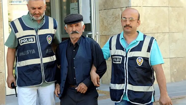 EŞİYLE SORUNLARINI ÇÖZMEK İSTEYEN KADINLARI AĞINA DÜŞÜRDÜ