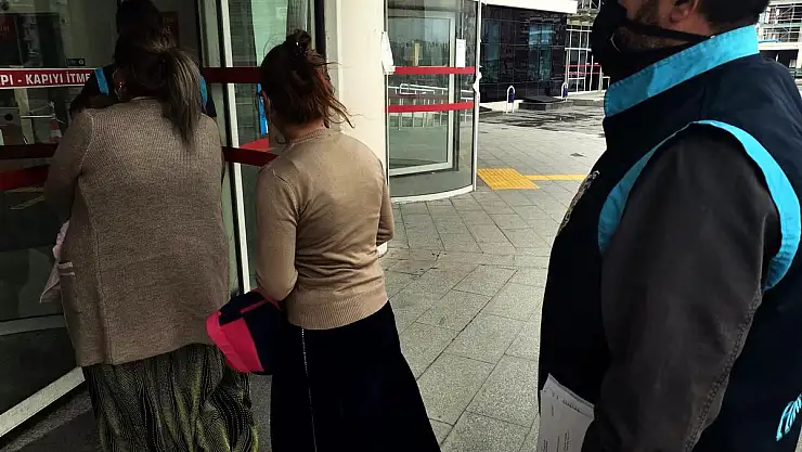 EVLERDEN 230 BİN TL'LİK ALTIN ÇALAN KADINLAR YAKALANDI