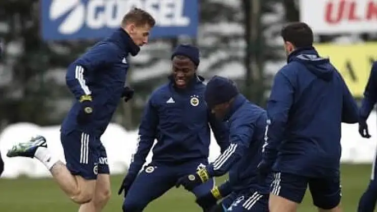 FENERBAHÇE'DE 4 FUTBOLCUNUN TESTİ POZİTİF ÇIKTI