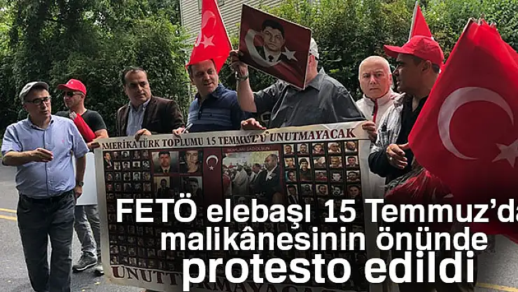 FETÖ elebaşı 15 Temmuz'da malikânesinin önünde protesto edildi