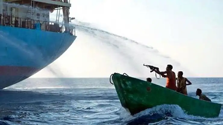 GİNE KÖRFEZİ'NDE 15 TÜRK DENİZCİYİ ESİR ALAN KORSANLARLA İLK TEMAS KURULDU