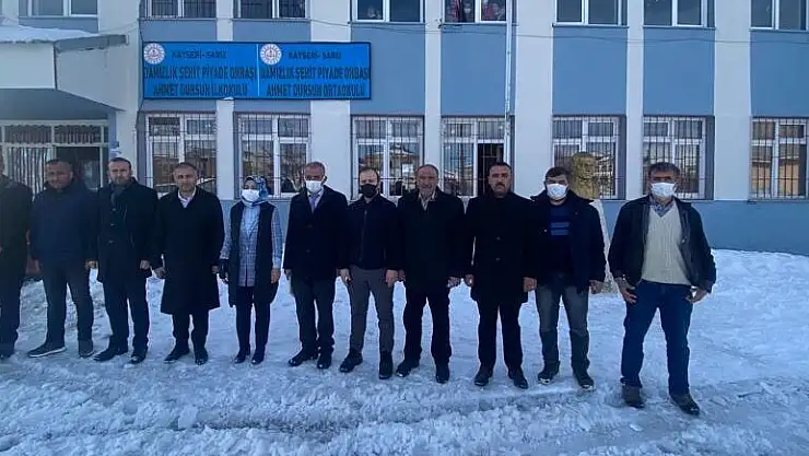 GURBETÇİ TUĞRUL ÖZDEMİR'DEN SARIZLI ÖĞRENCİLERE KIŞLIK MONT