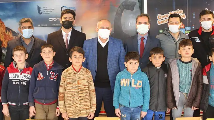 GÜVENLİ İNTERNET TIRI YAHYALILI ÖĞRENCİLERLE BULUŞTU