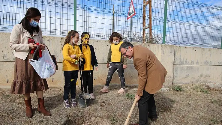 HACILAR'DA HEDEF BİR MİLYON FİDAN