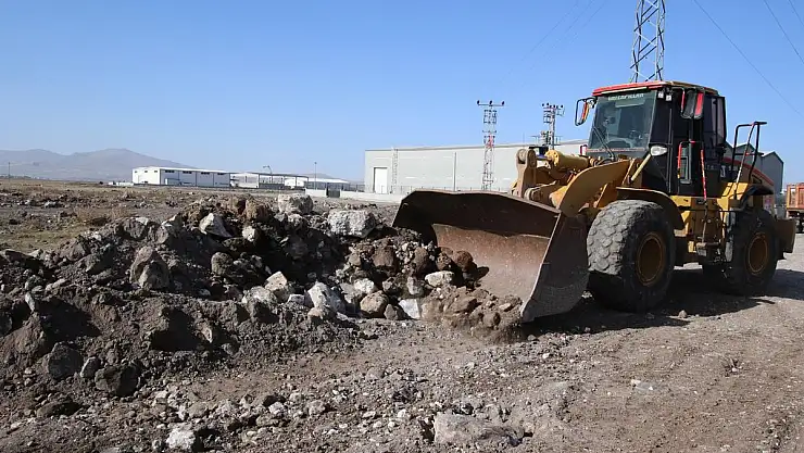HACILAR'DA YOL ÇALIŞMALARI SÜRÜYOR
