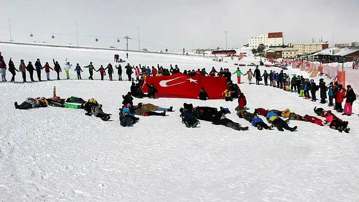 Harçlıklarıyla aldıkları bereleri Afrin'e gönderdiler
