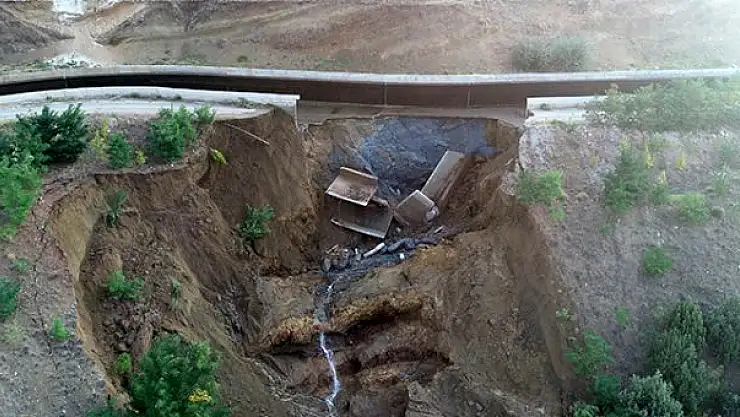 HES KANALI PATLADI,ARAÇLAR SÜRÜKLENDİ