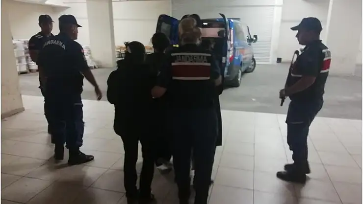 Hırsızlık şüphelileri yakayı ele verdi