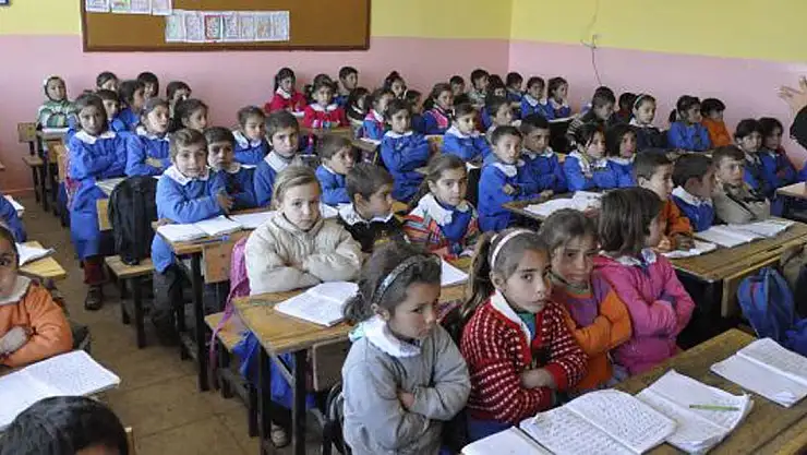 'HİZMETLİ ' ÖĞRENCİLERE  ÖĞRETMENLİK YAPIYOR