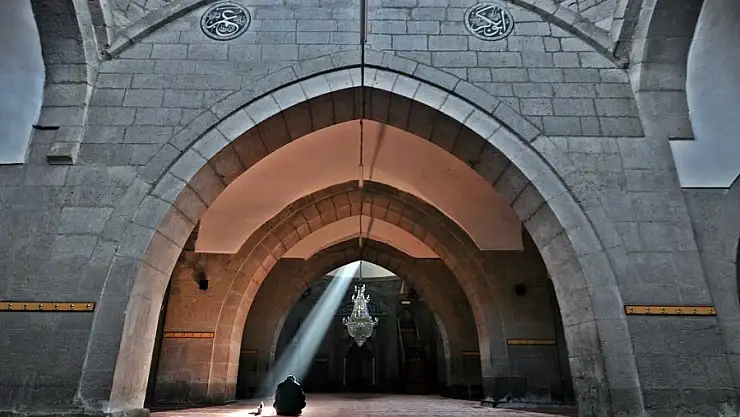 Hunat Hatun Camii Hakkında Bilgiler
