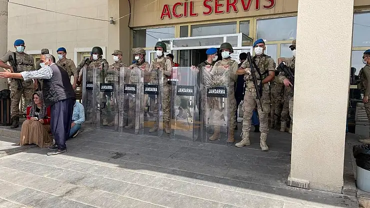 HUSUMETLİ AİLELER ARASINDA ÇIKAN KAVGADA SİLAHLAR KONUŞTU: 3 ÖLÜ, 6 YARALI