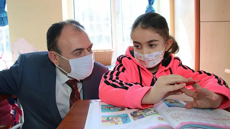 İL MİLLİ EĞİTİM MÜDÜRÜ ÇANDIROĞLU İLK DERS ZİLİNİ ÇALDI