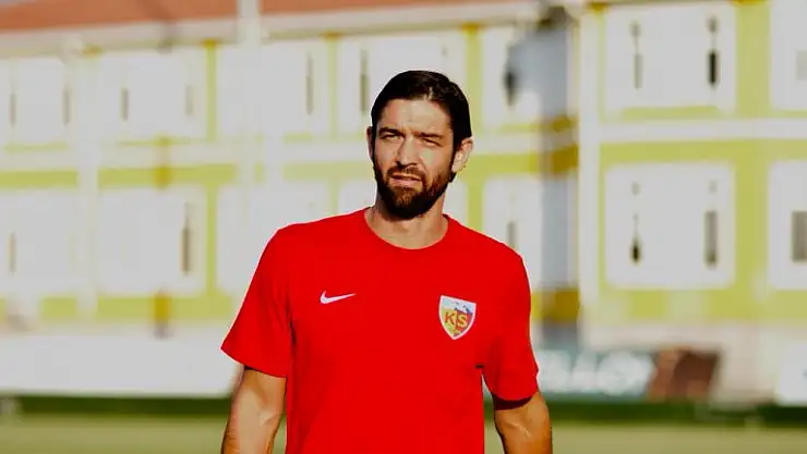 İmzayı Attı, Sahaya Çıktı