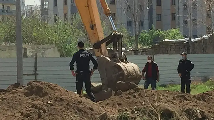 İNŞAAT KAZISINDA TARİHİ ESER BULUNDUĞU İHBARI POLİSİ HAREKETE GEÇİRDİ