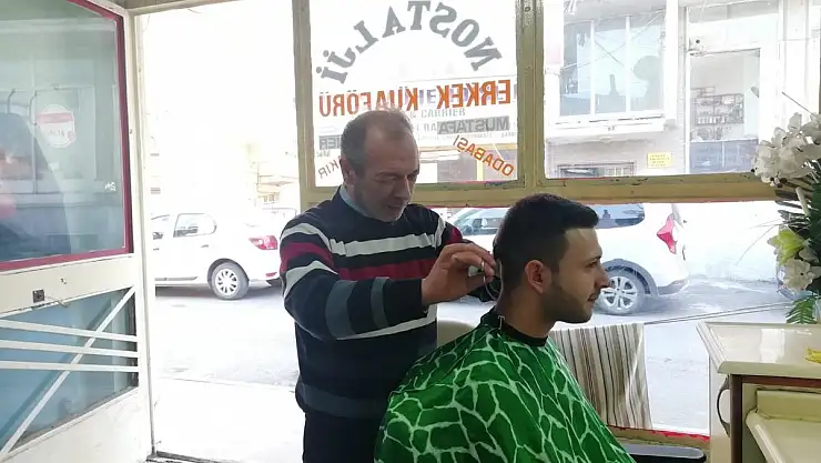 İŞ YERİNDE KUŞLARA YUVA YAPTI