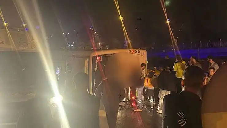 İŞÇI SERVİSİNİN DEVRİLDİĞİ KAZADA 9 KİŞİ YARALI